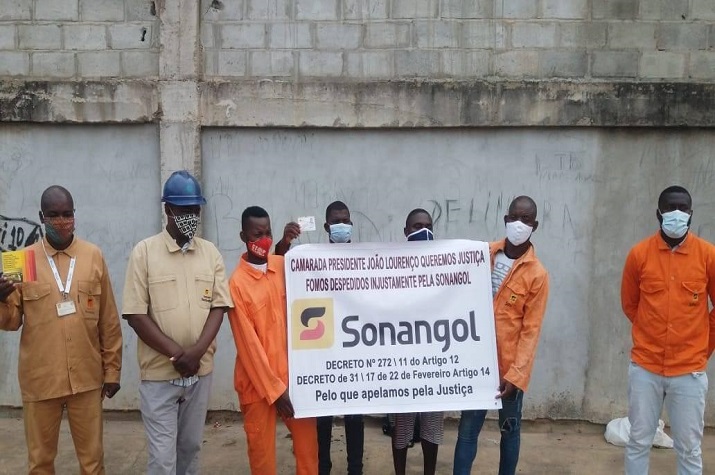 Manifestação: Trabalhadores demitidos da Sonangol reclamam os postos de trabalho em frente da petrolífera