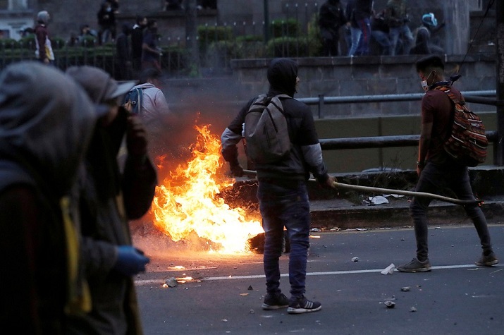 Manifestantes libertam polícias, mas apelam à radicalização de protestos no Equador