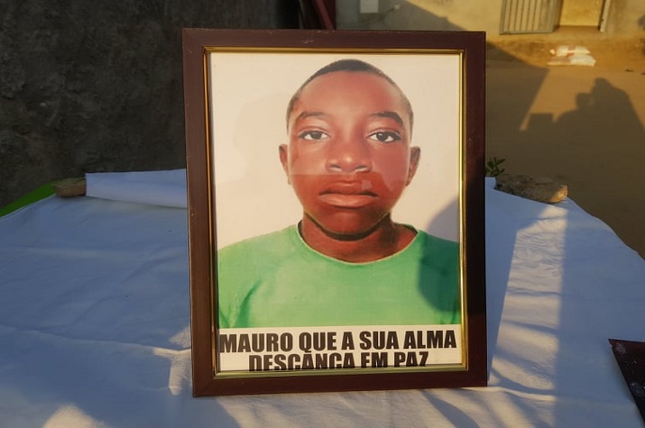 Adolescente de 15 anos brutalmente assassinado por causa de um telefone e par de ténis