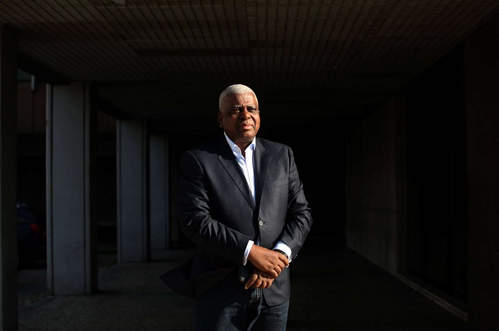 Alcides Sakala Simões formaliza candidatura