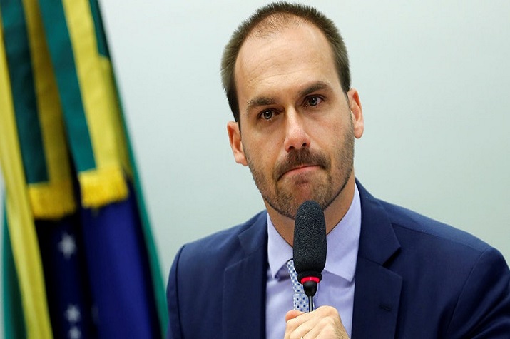 Filho de Bolsonaro desiste de ser embaixador em Washington