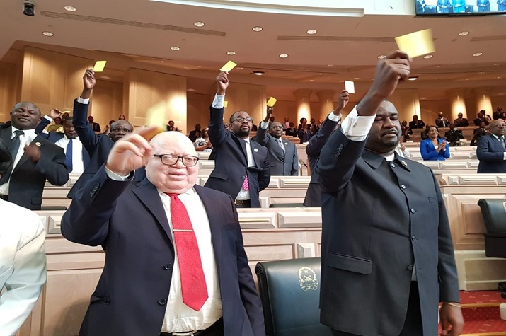 Eduardo dos Santos hipotecou o país - PR