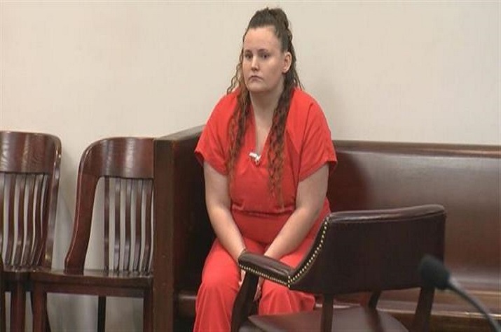 Babysitter engravida de menino de 11 anos que estava ao seu cuidado