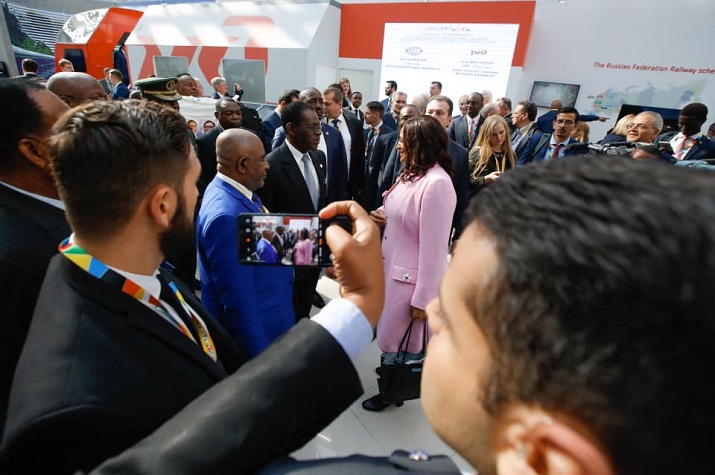 Isabel dos Santos é filha de cidadã russa e é normal que esteja na Rússia - João Lourenço