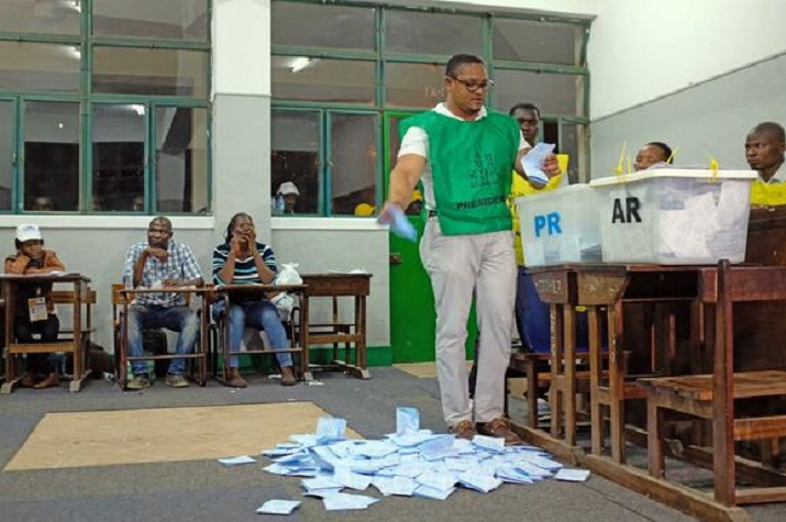 Metade da CNE moçambicana rejeita resultado eleitoral