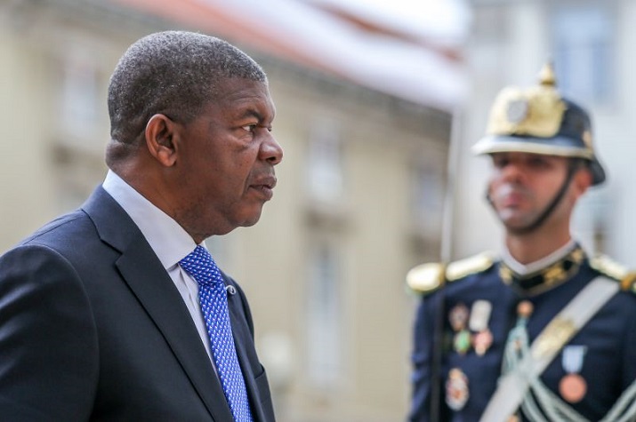 Revús 'põem a prova' governo de João Lourenço